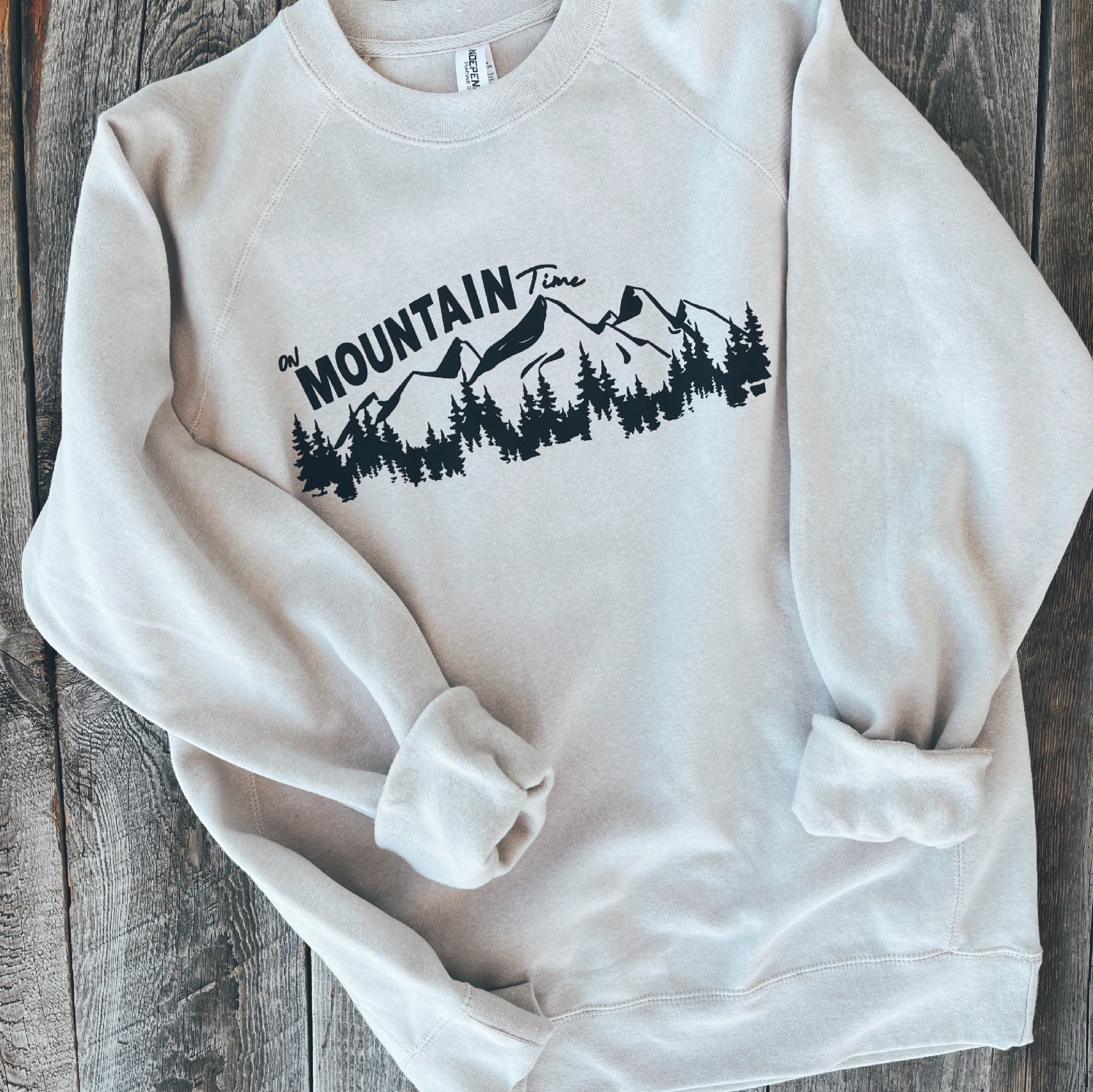 Mountain printed crew discount neck